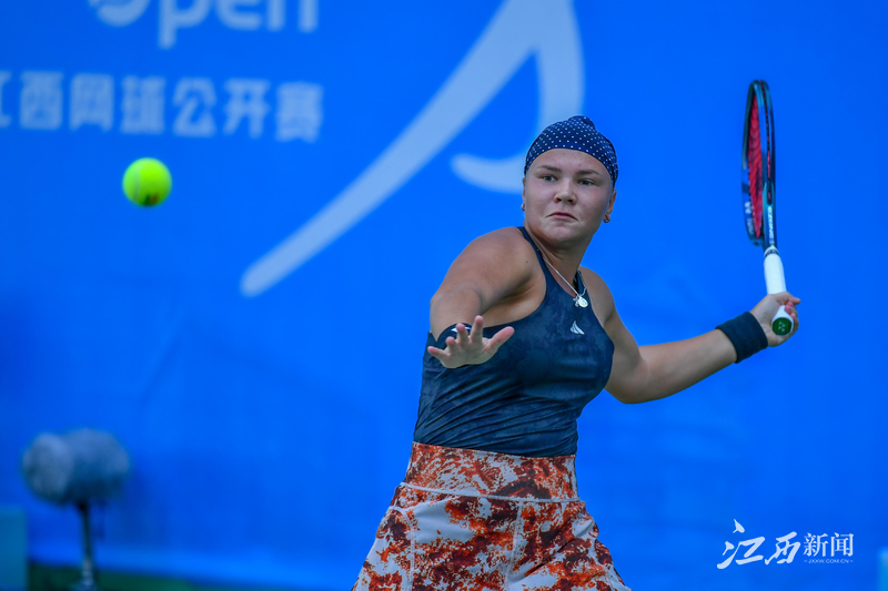 杨瀚森首节状态一般搓搓手疑问说了一句法克