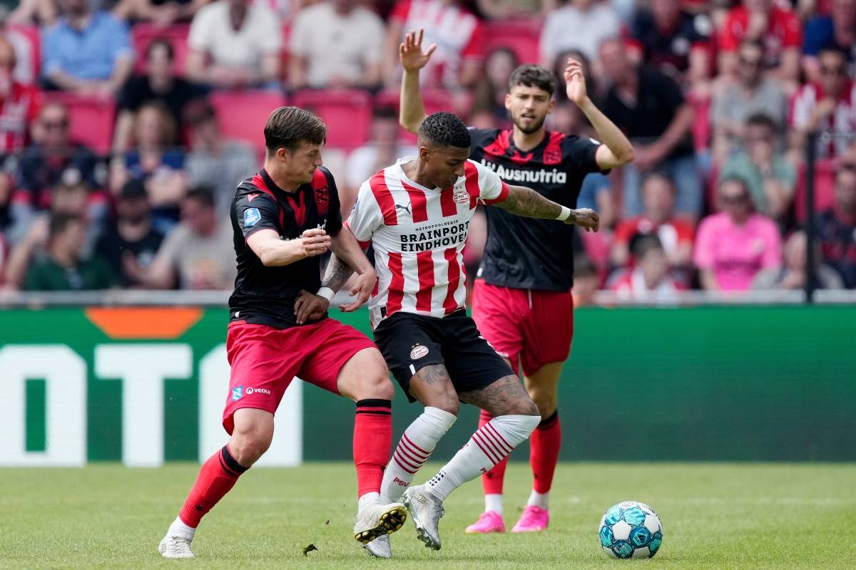 8130万到2100万！安东尼告别曼联，贝蒂斯成其生涯新曙光