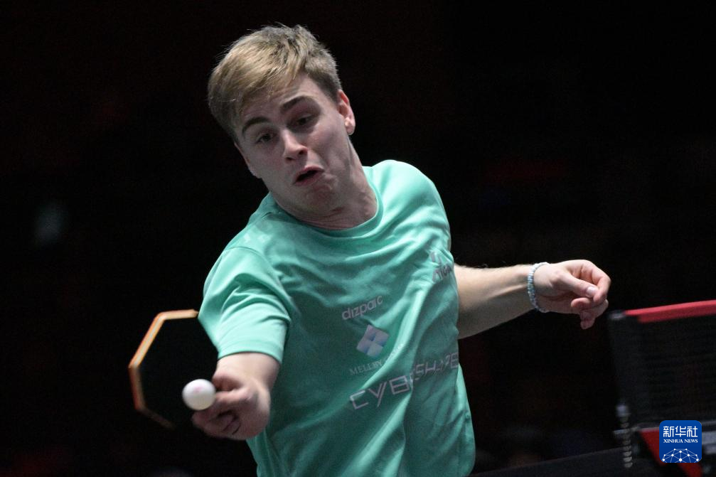 他冲向解说 他冲向解说