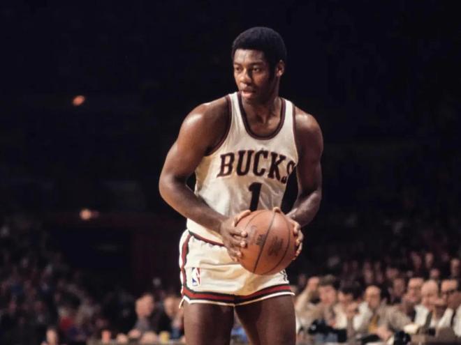 【原创】精准足球预测：周日002荷甲-福图纳锡塔德VS兹沃勒.